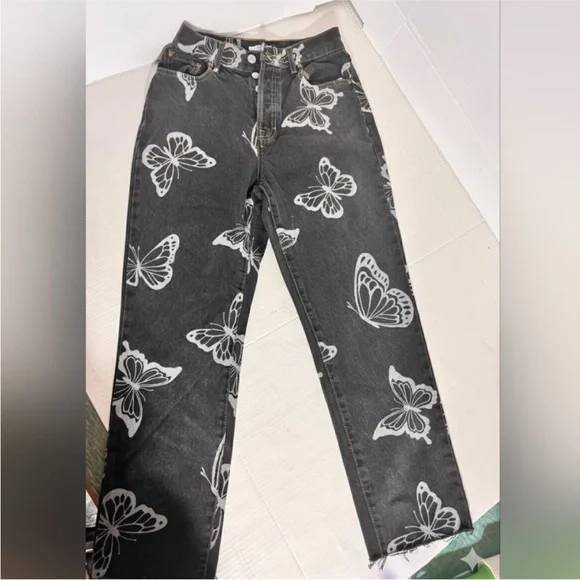 PACSUN High Rise Straight Leg
Cropped Raw Hem Butterfly
Black Jeans Size 27 - Picture 4 of 15